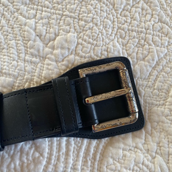 Yves Saint Laurent black leather buckle belt - Picture 4 of 7